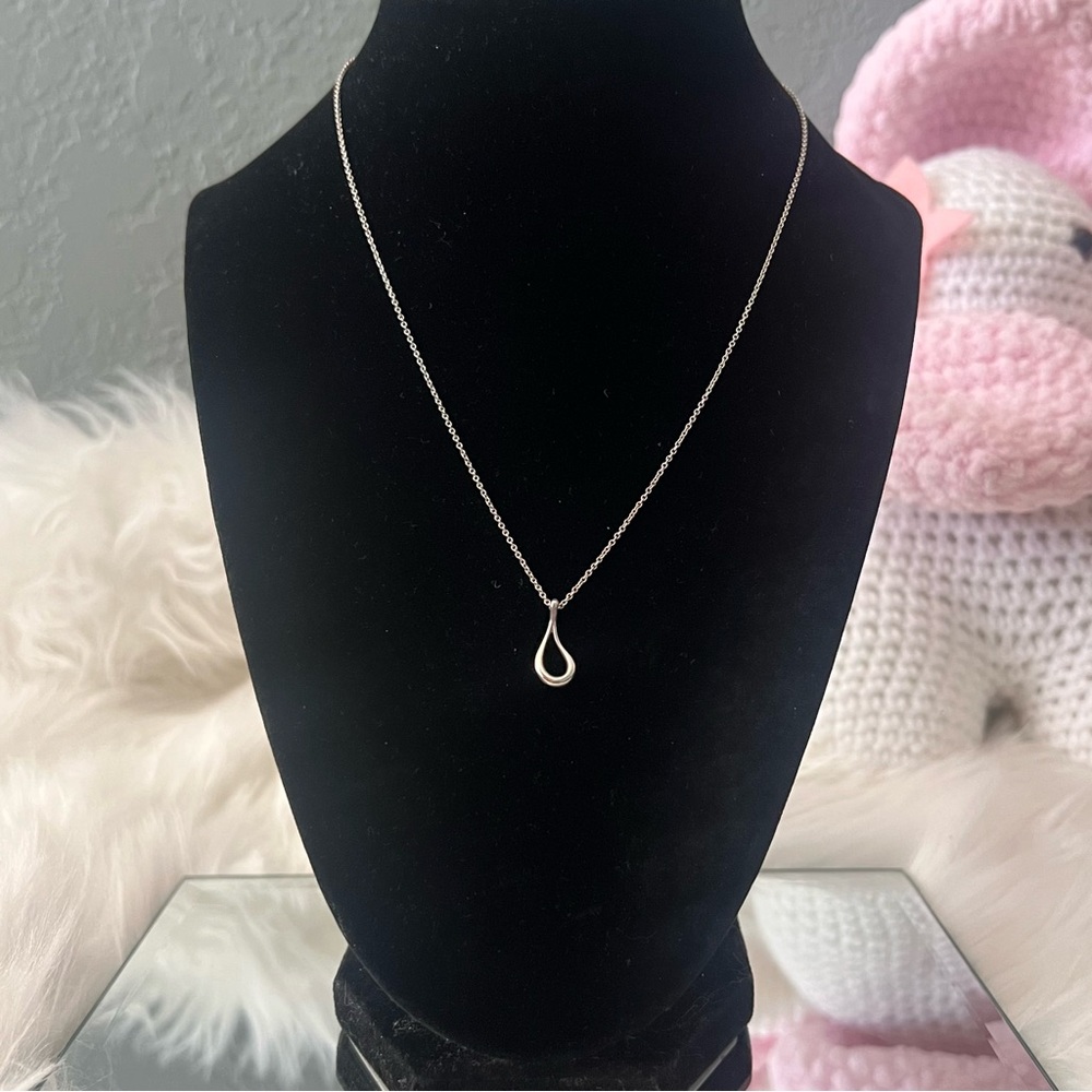❌SOLD❌Tiffany & Co. Open Teardrop Pendant Necklace in Sterling Silver